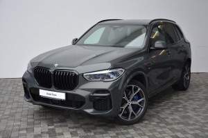 BMW X5 M50i