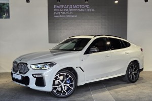 BMW X6 M50i