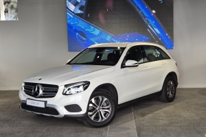 MERCEDES-BENZ GLA 220d 4 matic