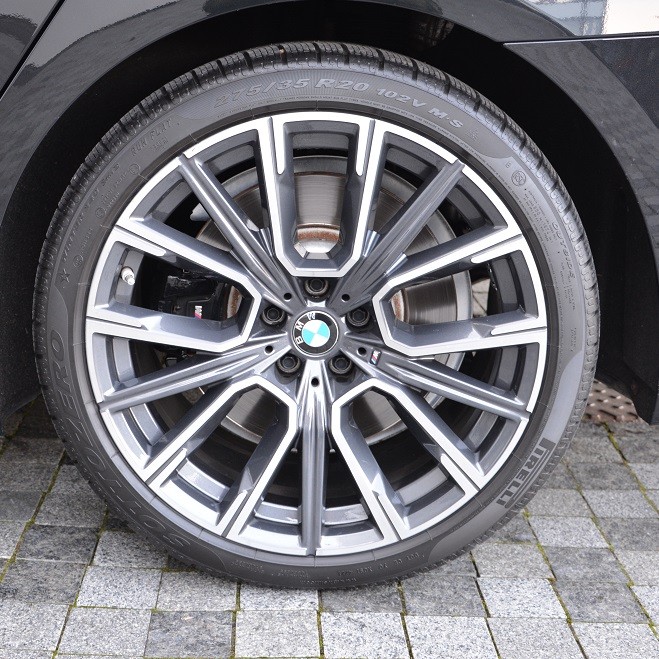 BMW 7 Series 740Ld xDrive 9