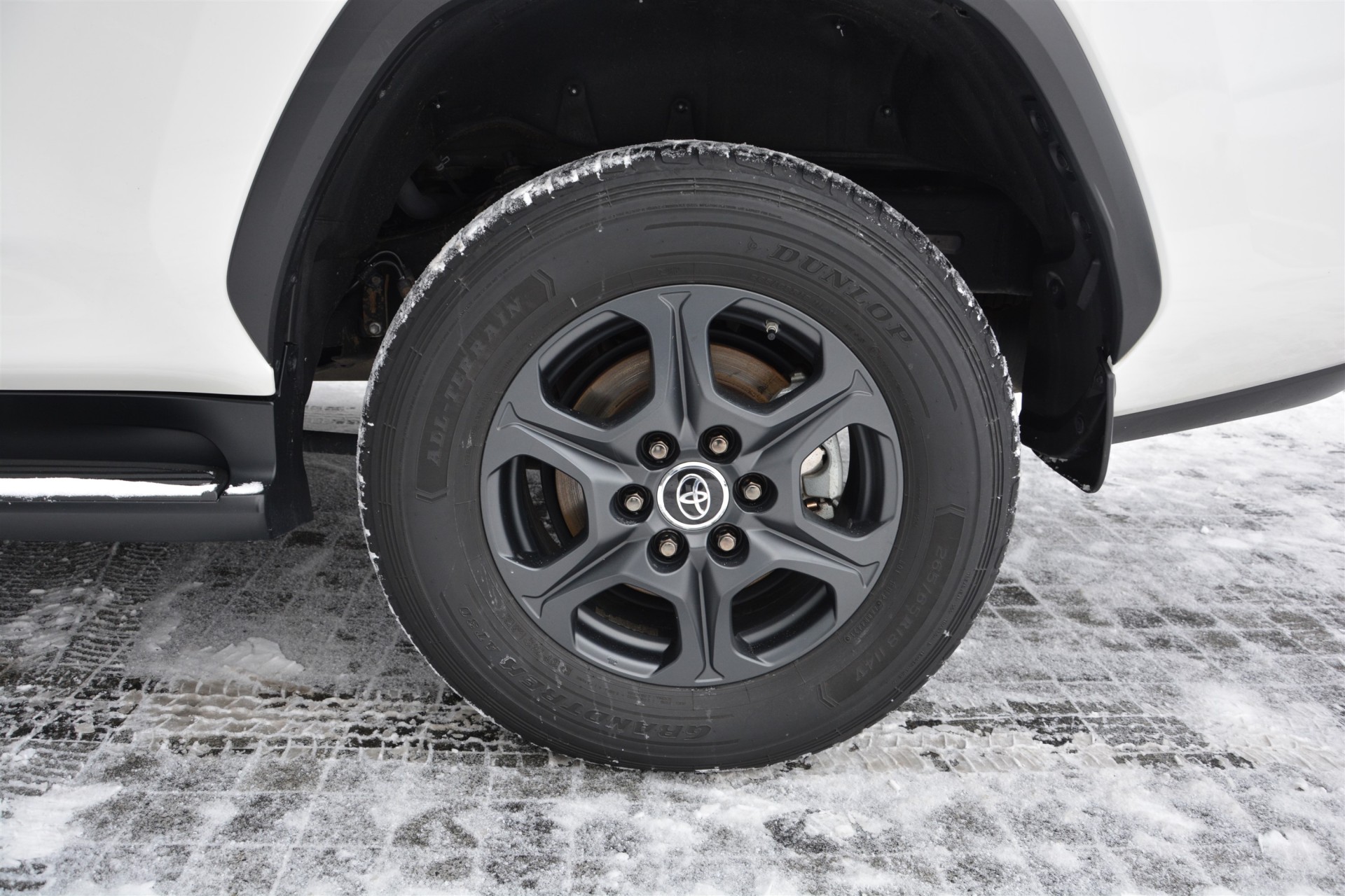 TOYOTA Land Cruiser 300 GR 9