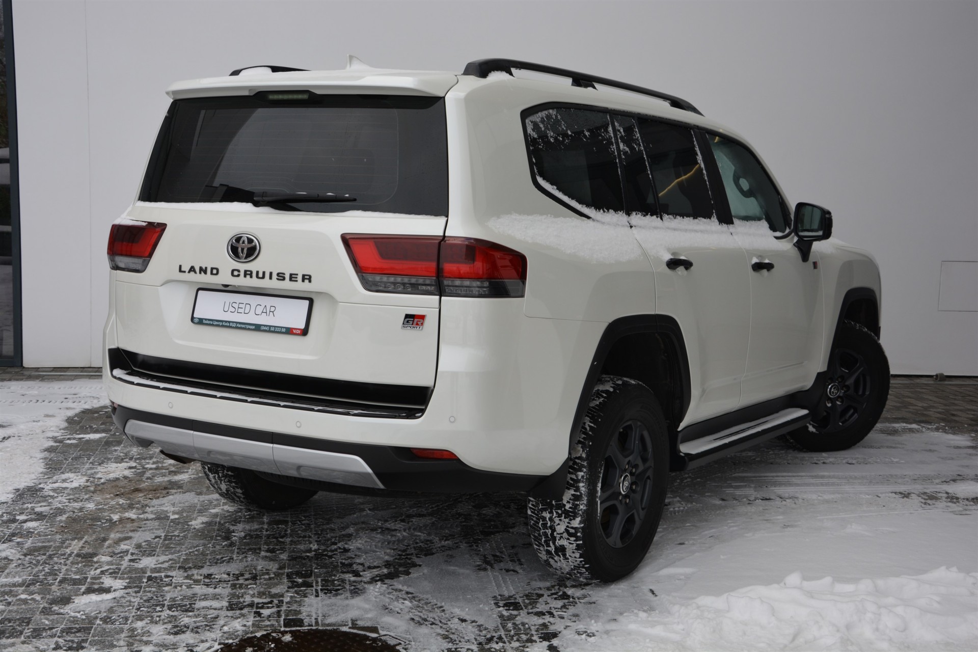 TOYOTA Land Cruiser 300 GR 2