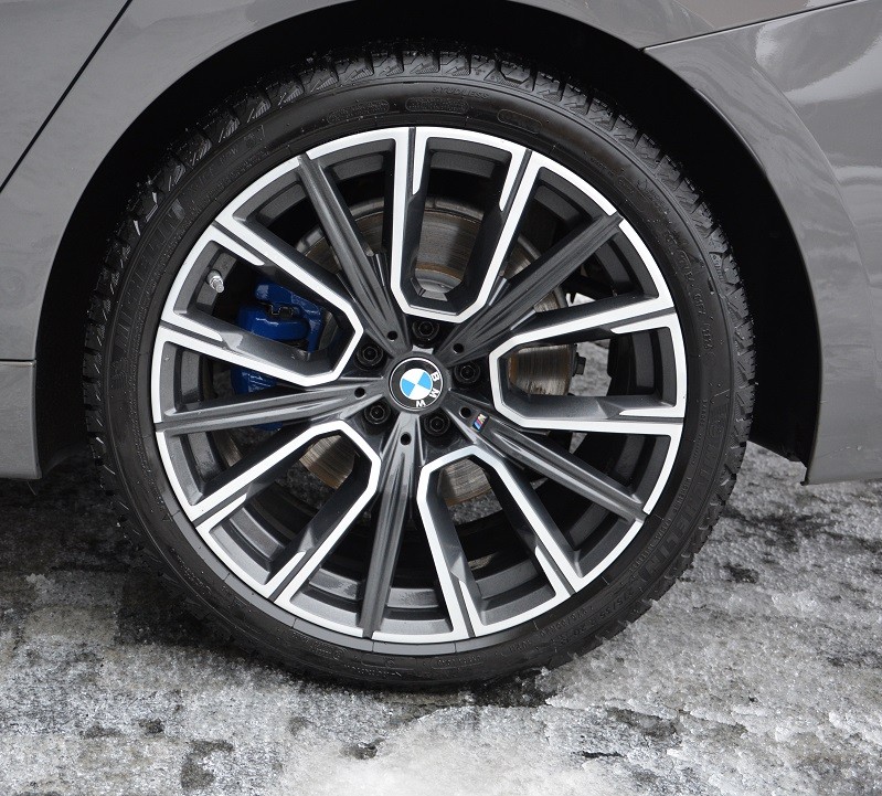 BMW 6 Series 630d xDrive Gran Turismo 9