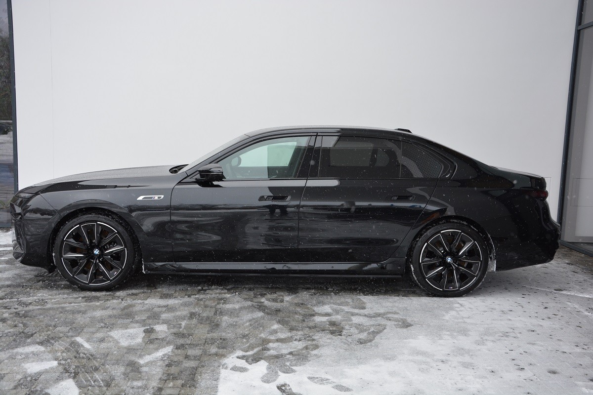 BMW i7 M70 1