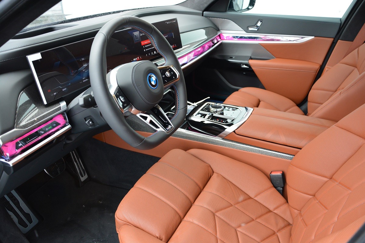 BMW i7 M70 4
