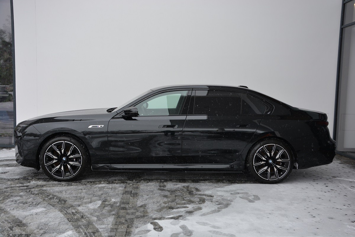 BMW i7 M70 1