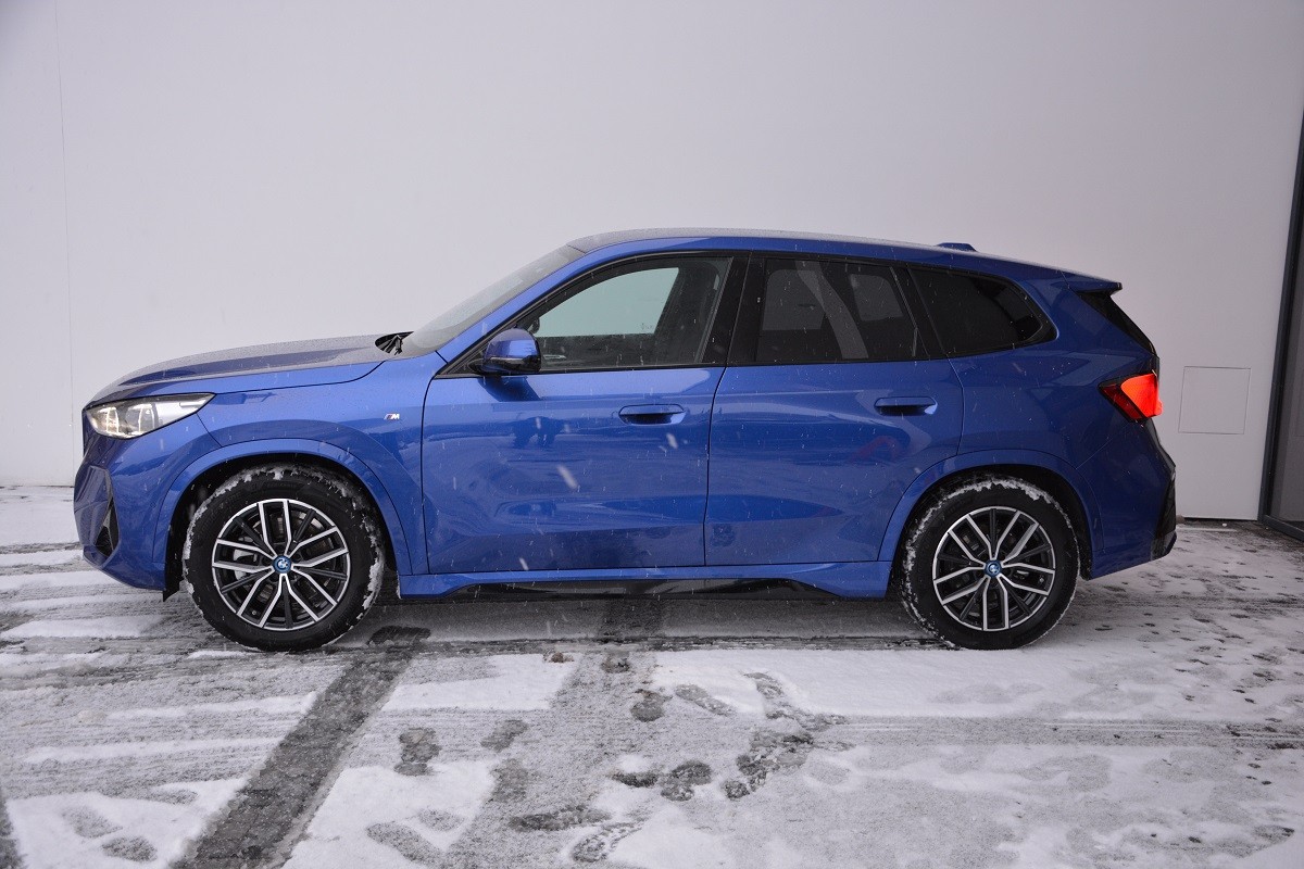 BMW iX1 xDrive30 1