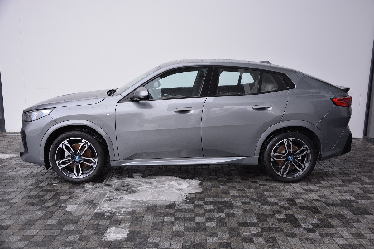 BMW iX2 eDrive20 1