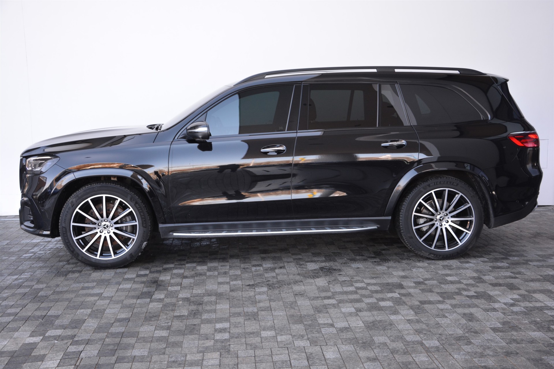 MERCEDES-BENZ GLS 450 1