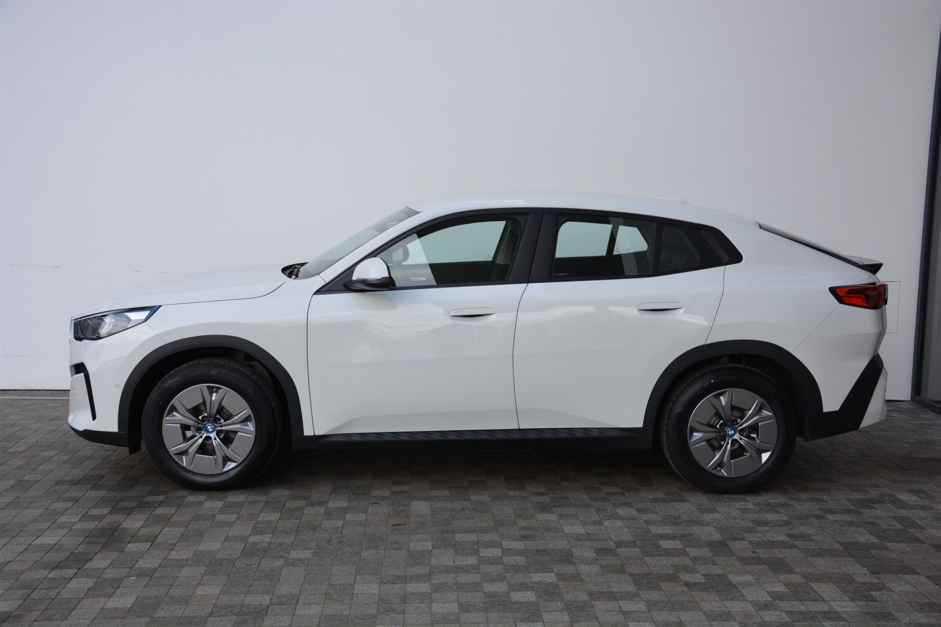 BMW iX2 eDrive20 1