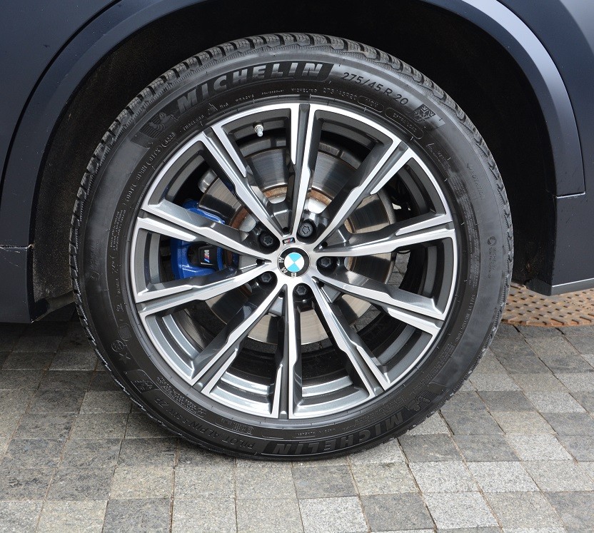 BMW X5 M50i 9