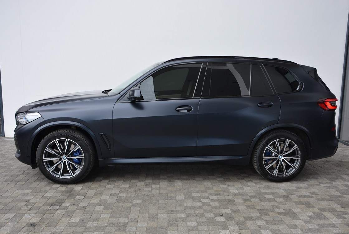 BMW X5 M50i 1