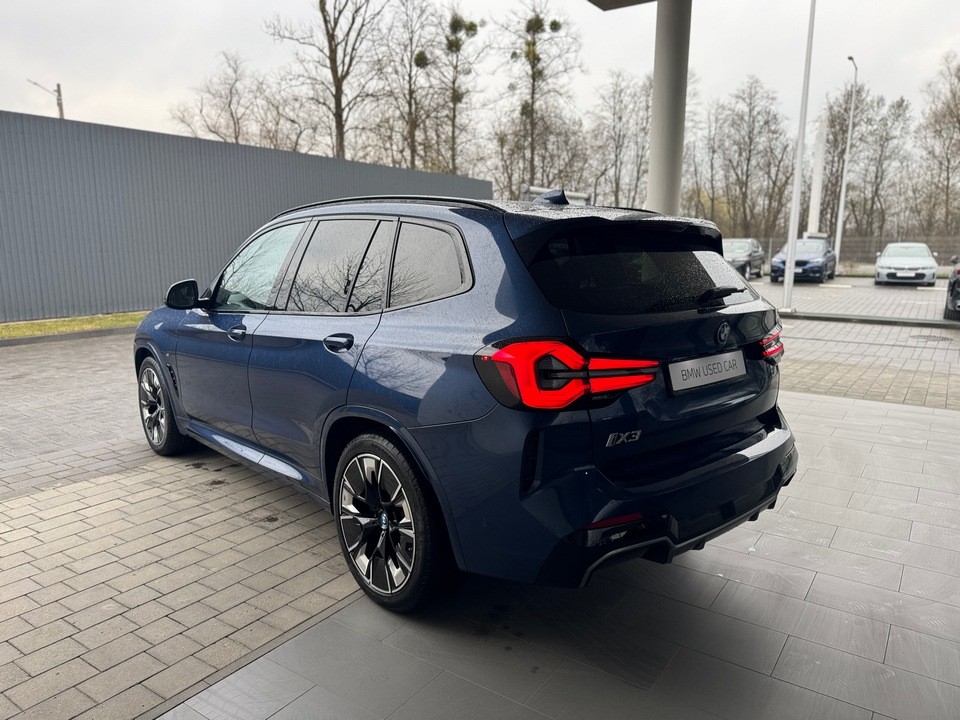 BMW iX3 M Sport 4
