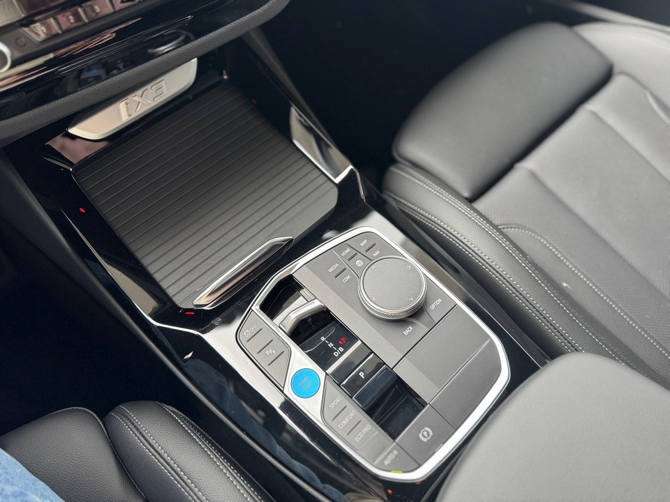 BMW iX3 M Sport 12