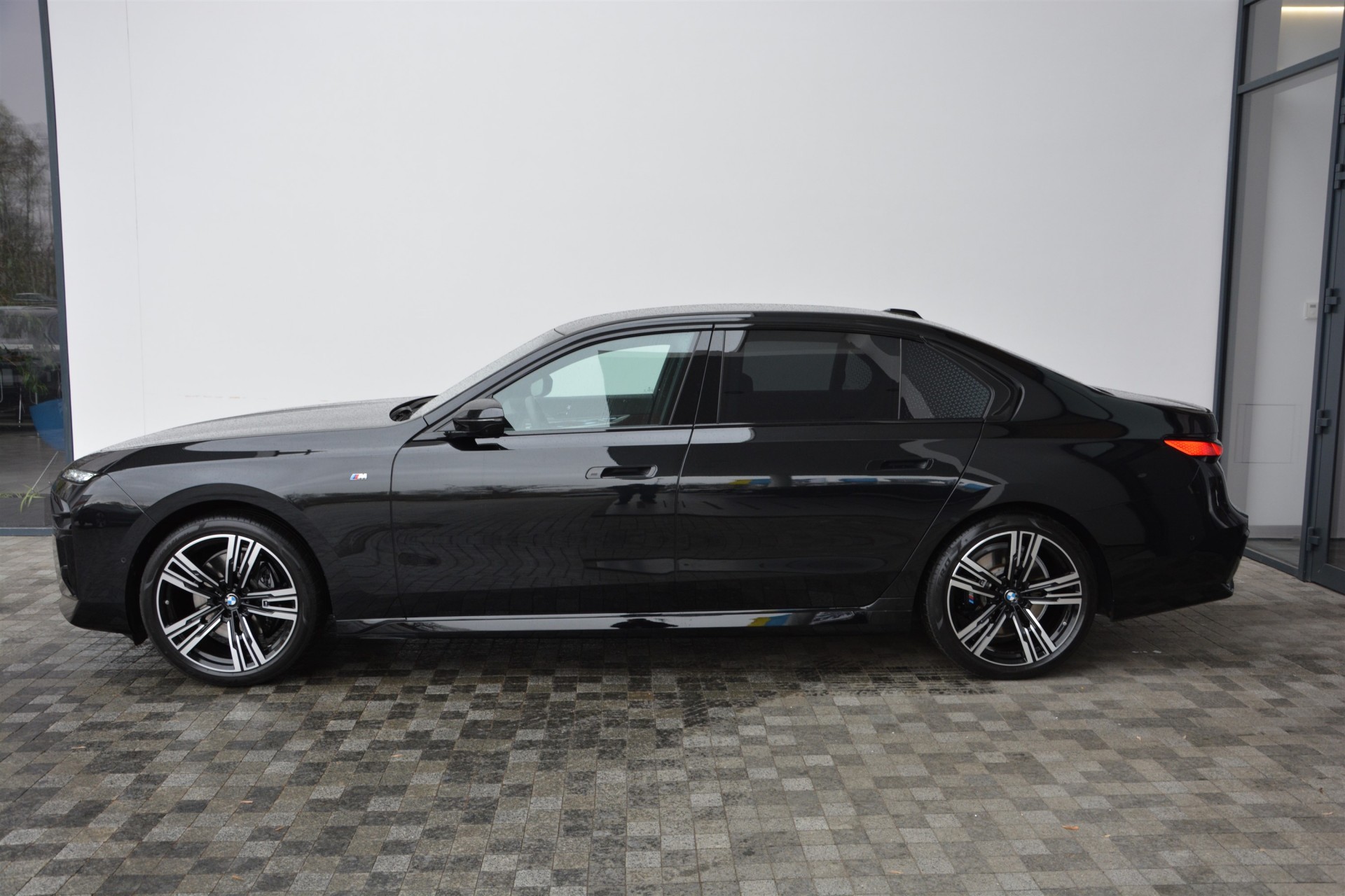 BMW 7 Series 740d xDrive 1