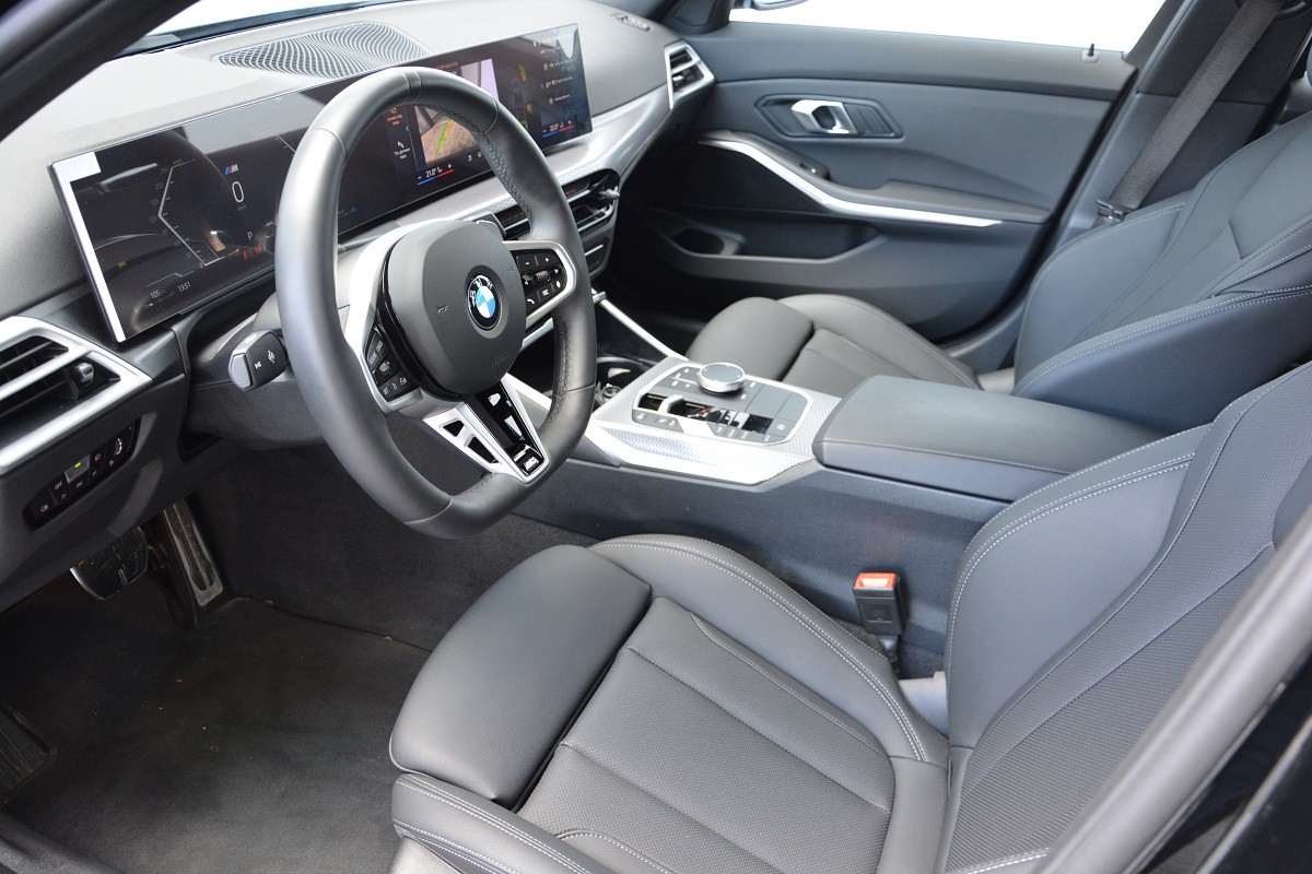 BMW 3 Series 320i 4