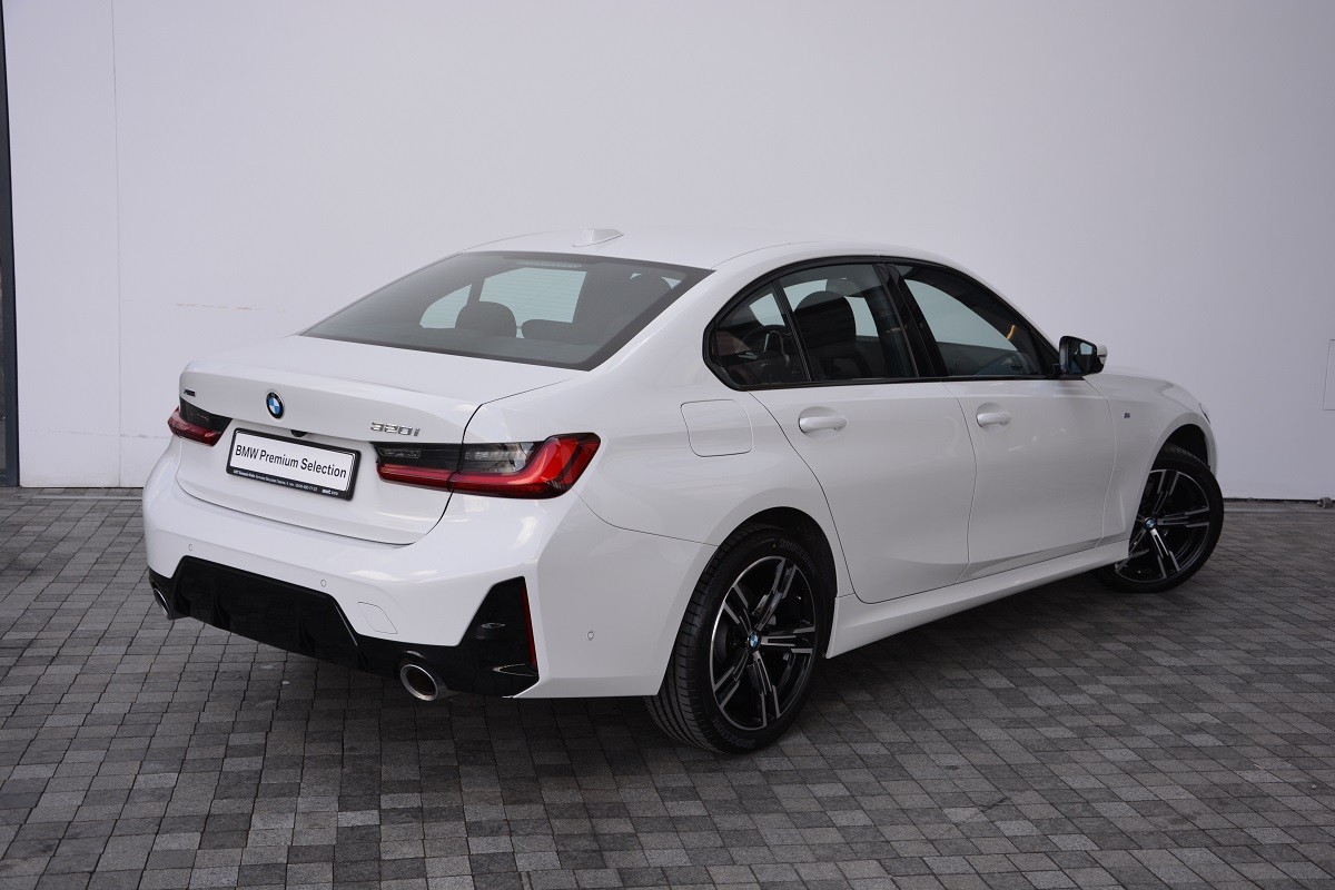 BMW 3 Series 320i xDrive 2