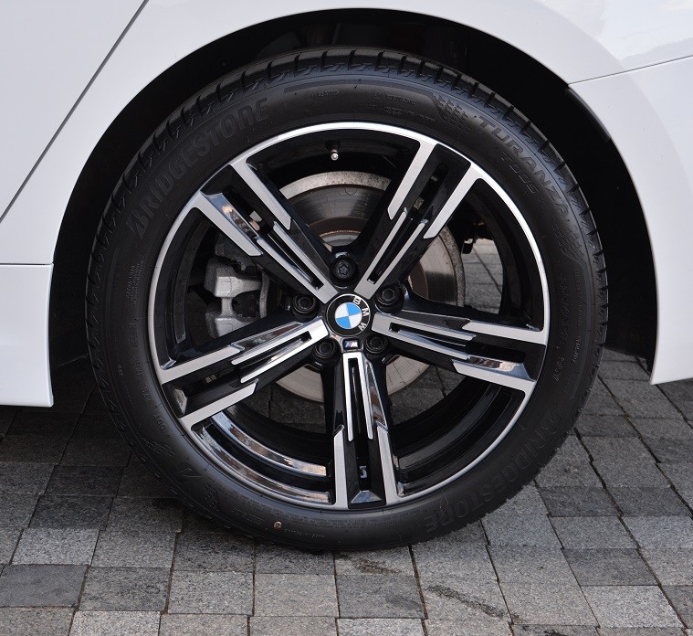 BMW 3 Series 320i xDrive 9