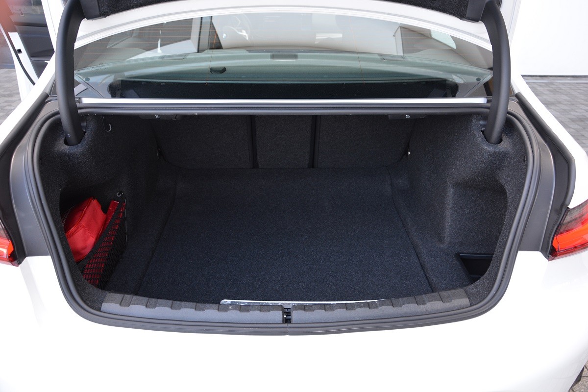 BMW 3 Series 320i xDrive 8