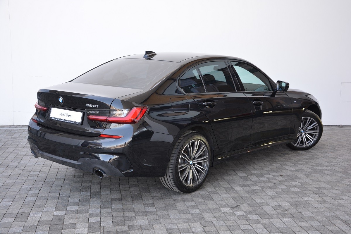 BMW 3 Series 320i xDrive 2