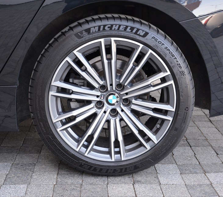 BMW 3 Series 320i xDrive 9