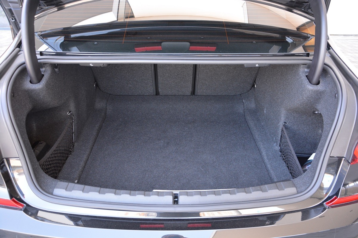 BMW 3 Series 320i xDrive 8