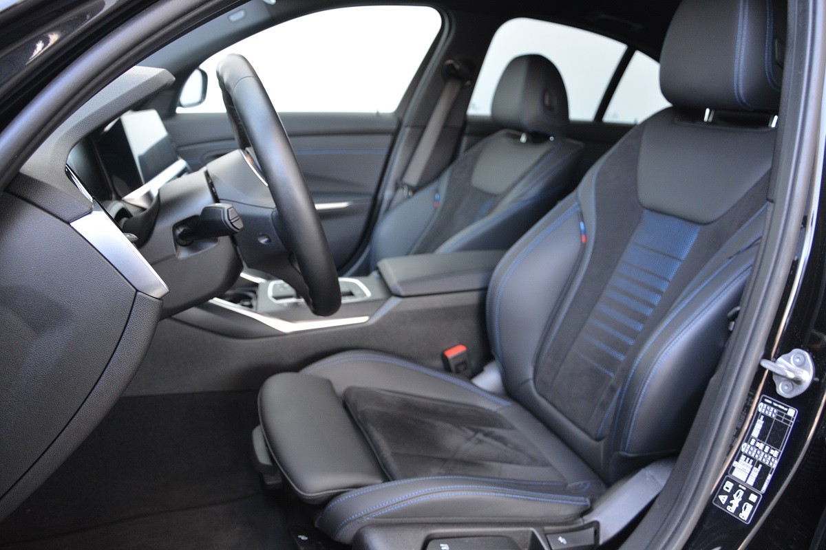 BMW 3 Series 320i xDrive 3