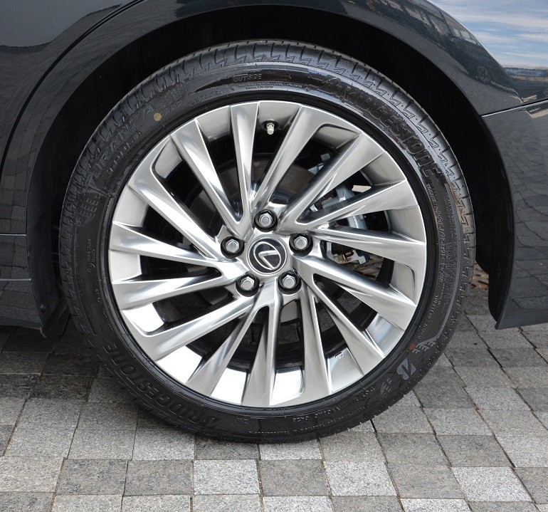 LEXUS ES 300h 9