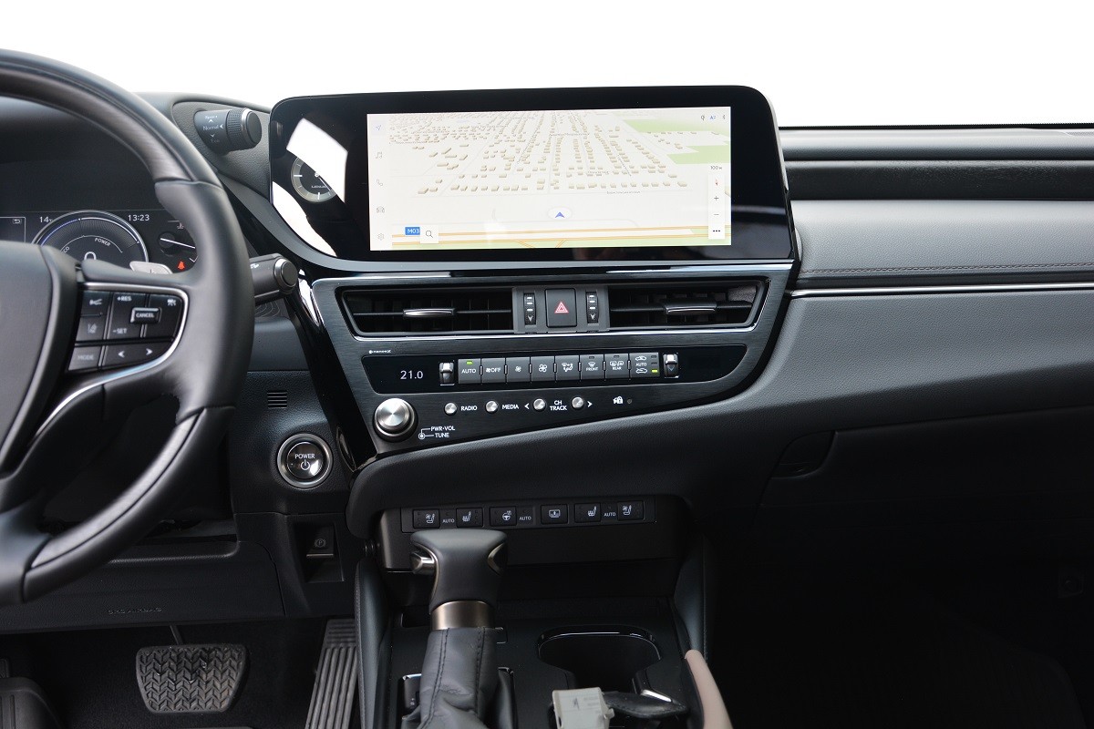 LEXUS ES 300h 6