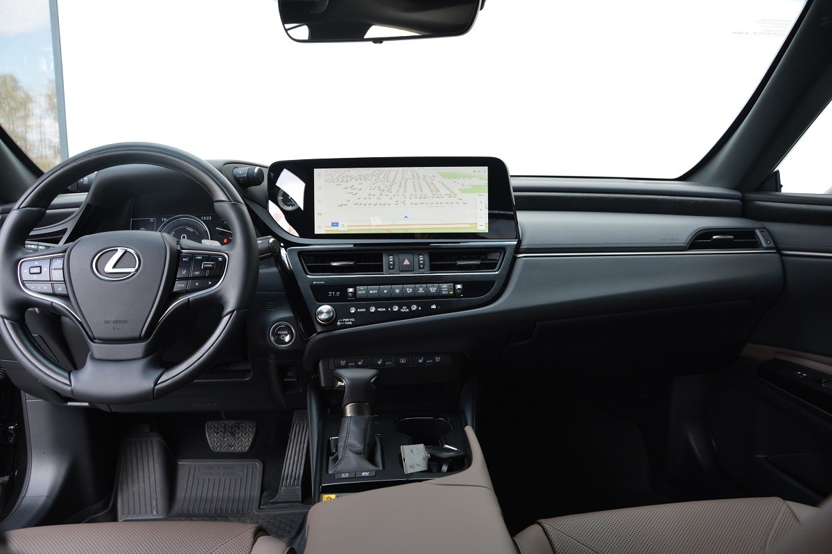 LEXUS ES 300h 5