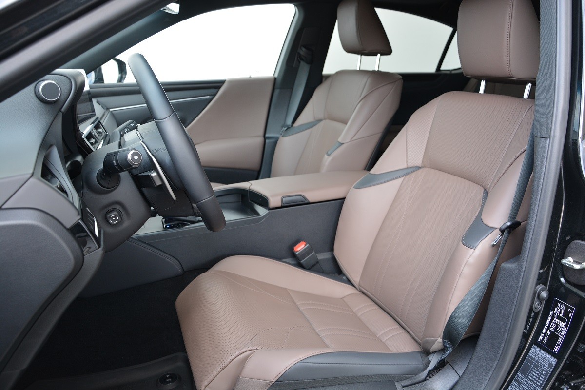 LEXUS ES 300h 3