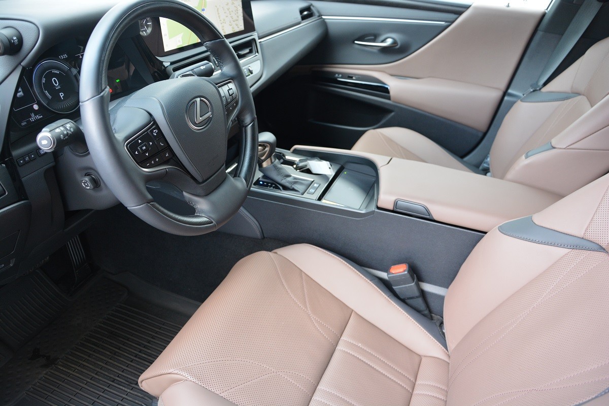 LEXUS ES 300h 4