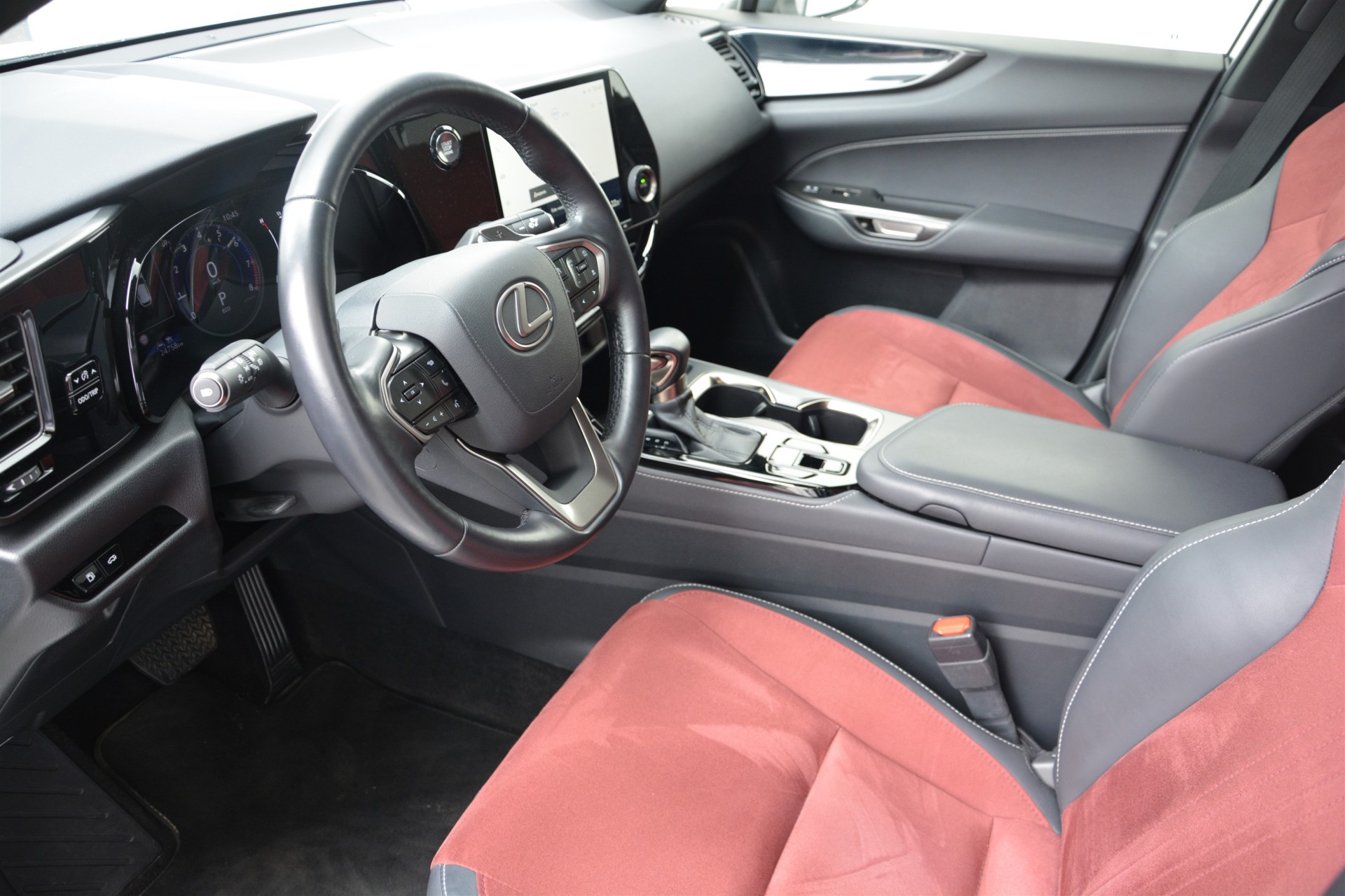 LEXUS NX 200 4