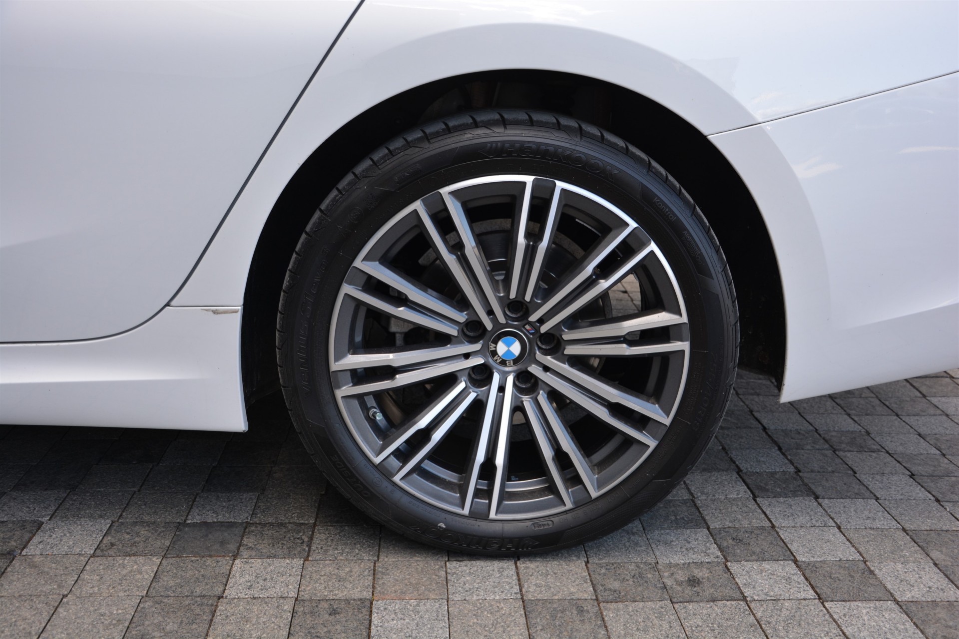 BMW 3 Series 320i xDrive 9