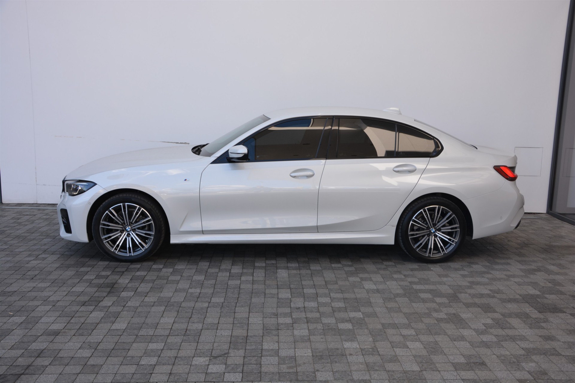 BMW 3 Series 320i xDrive 1
