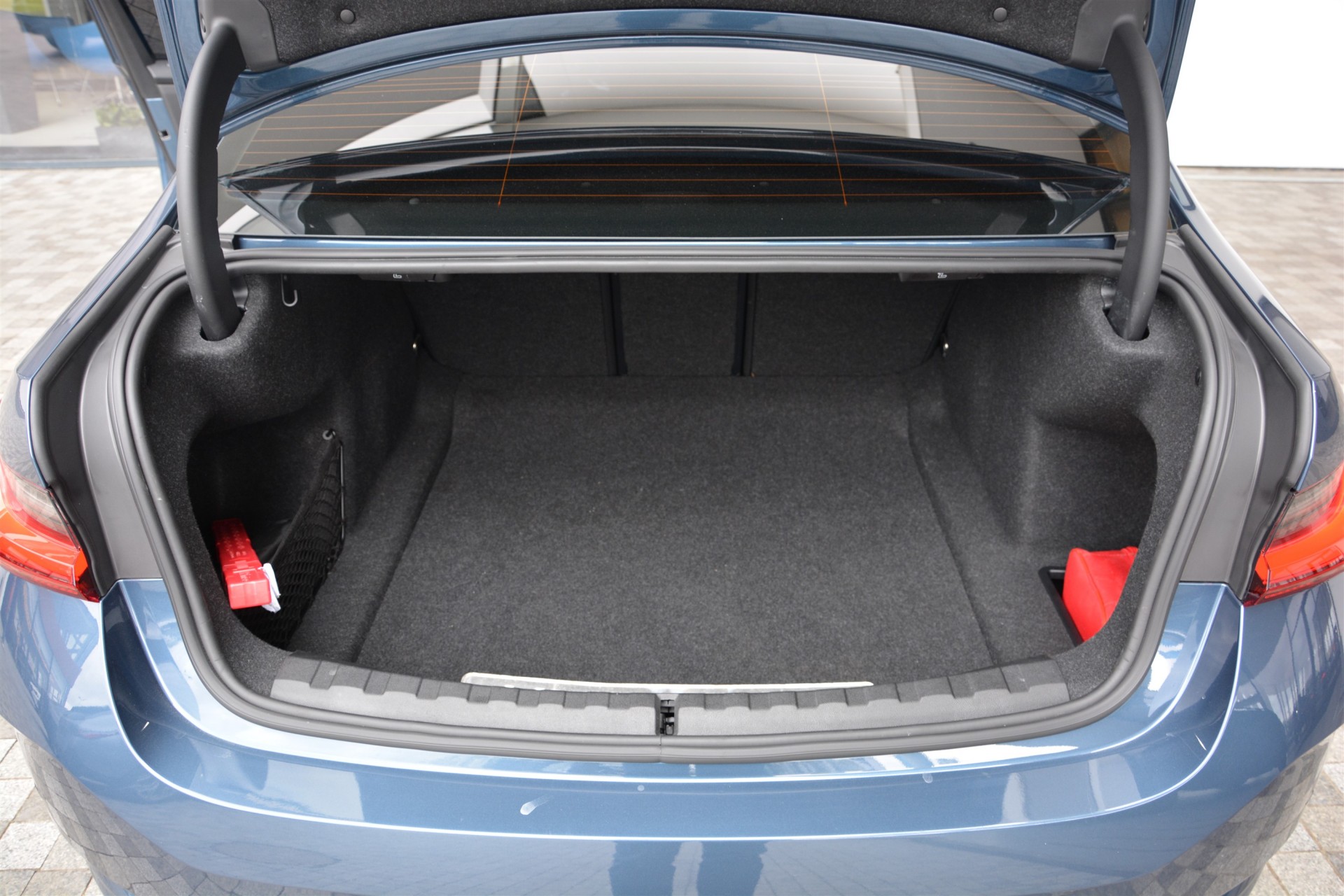 BMW 3 Series 320i xDrive 8