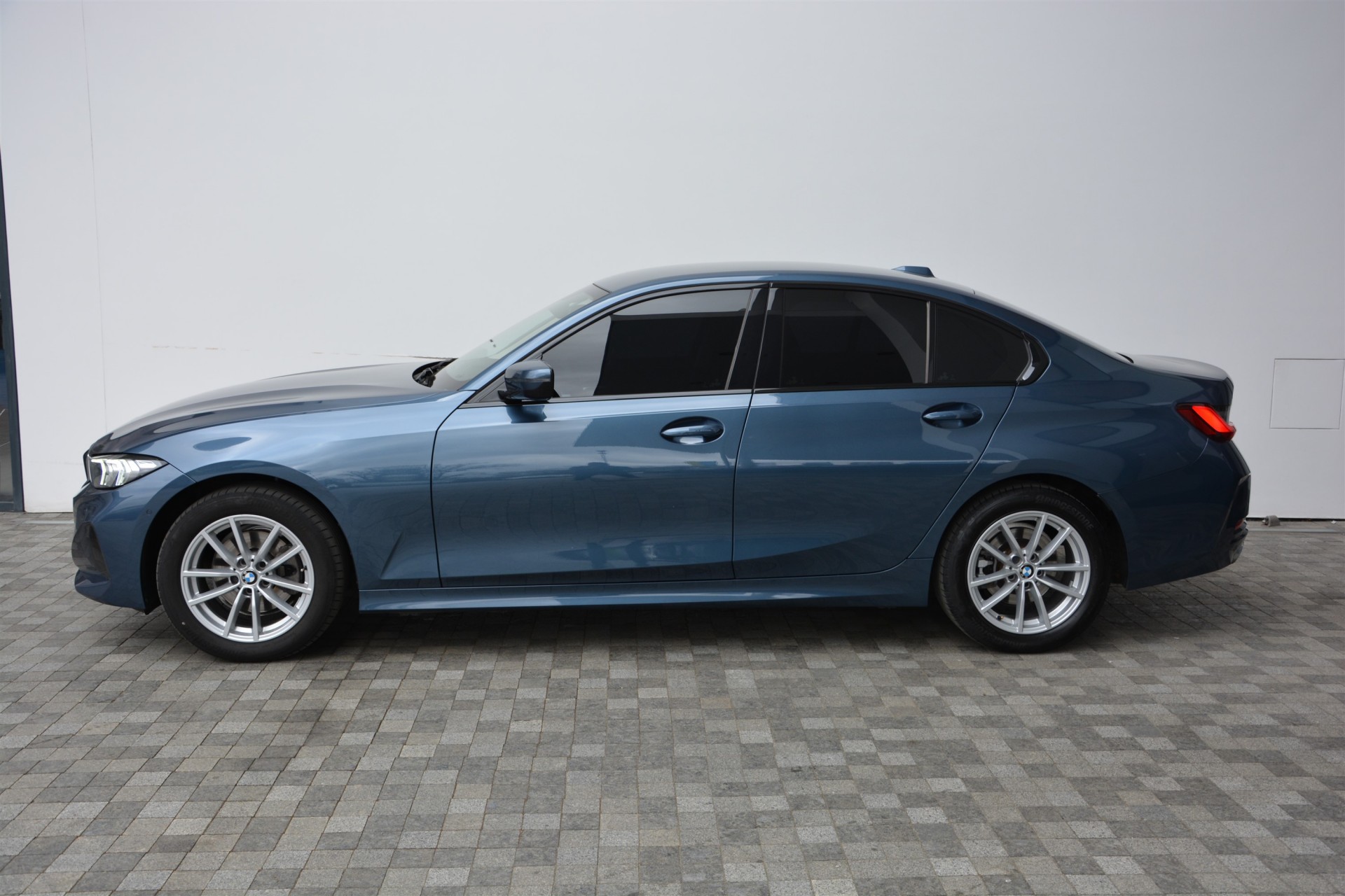 BMW 3 Series 320i xDrive 1