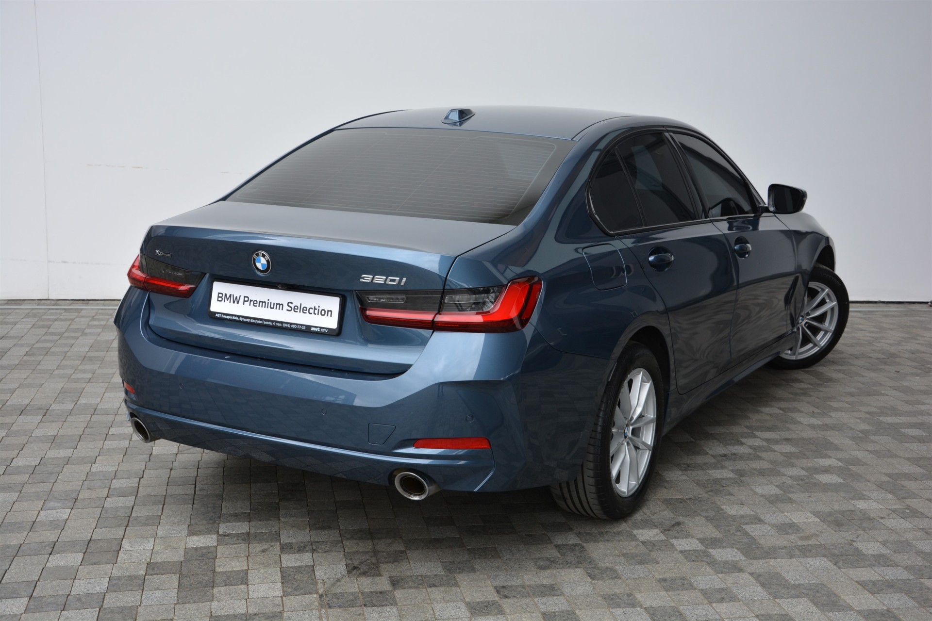 BMW 3 Series 320i xDrive 2