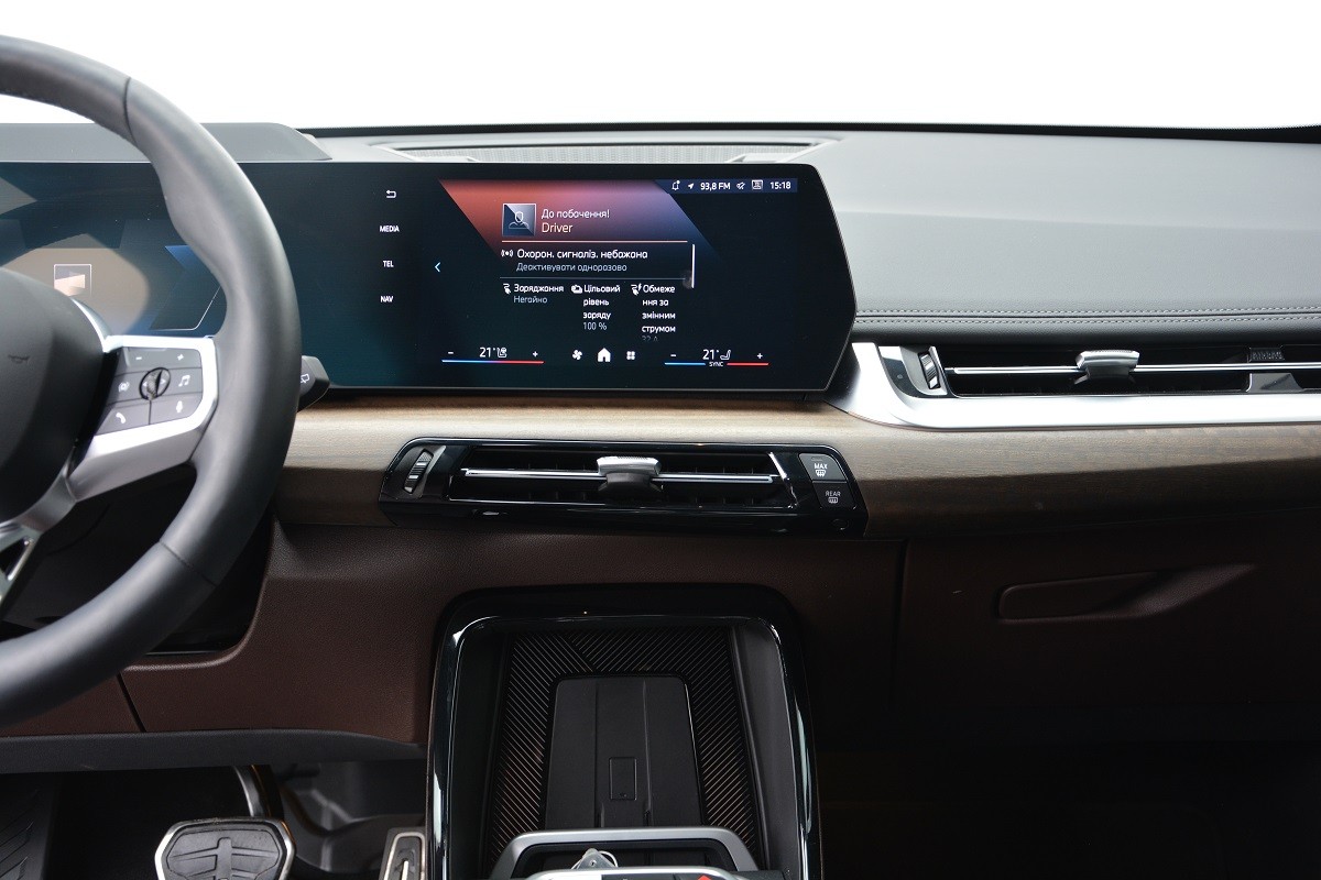 BMW iX1 xDrive30 6