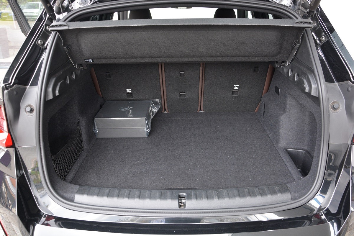 BMW iX1 xDrive30 8