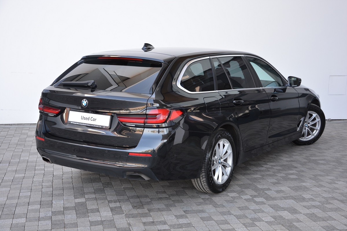 BMW 5 Series 540i xDrive 2