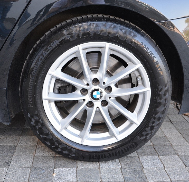 BMW 5 Series 540i xDrive 9