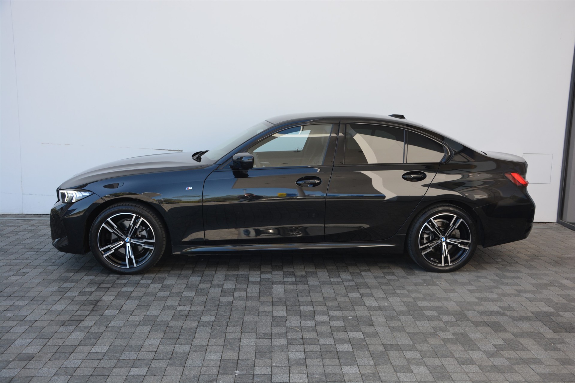 BMW 3 Series 320i 1
