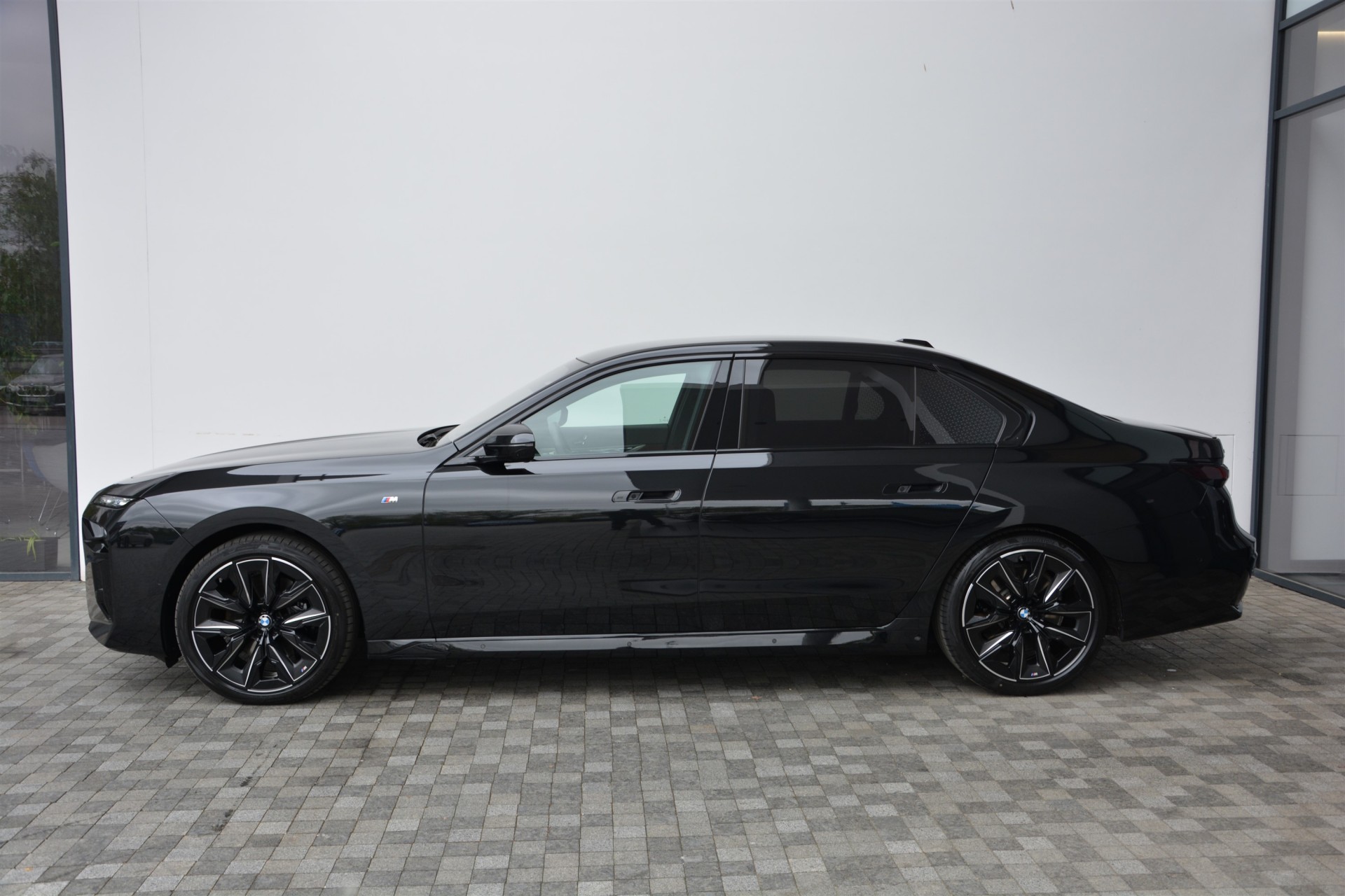 BMW 7 Series 740d xDrive 1