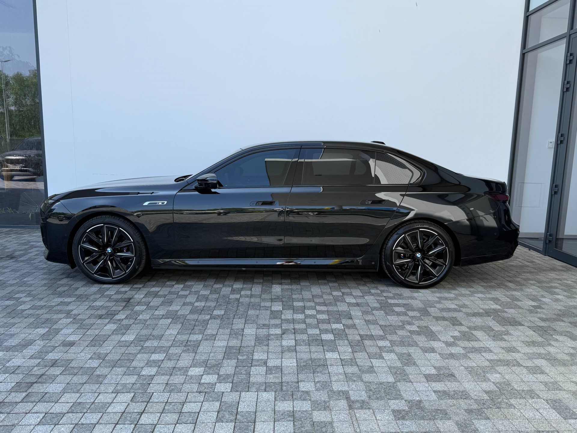 BMW i7 M70 1
