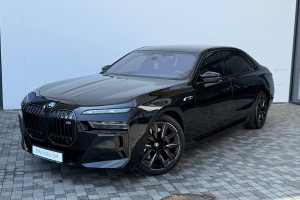 BMW i7 M70