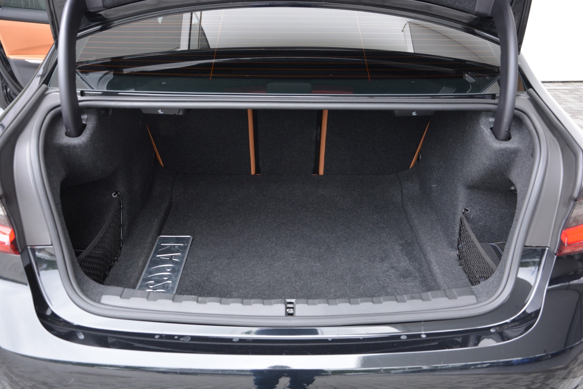 BMW 3 Series 320i 8