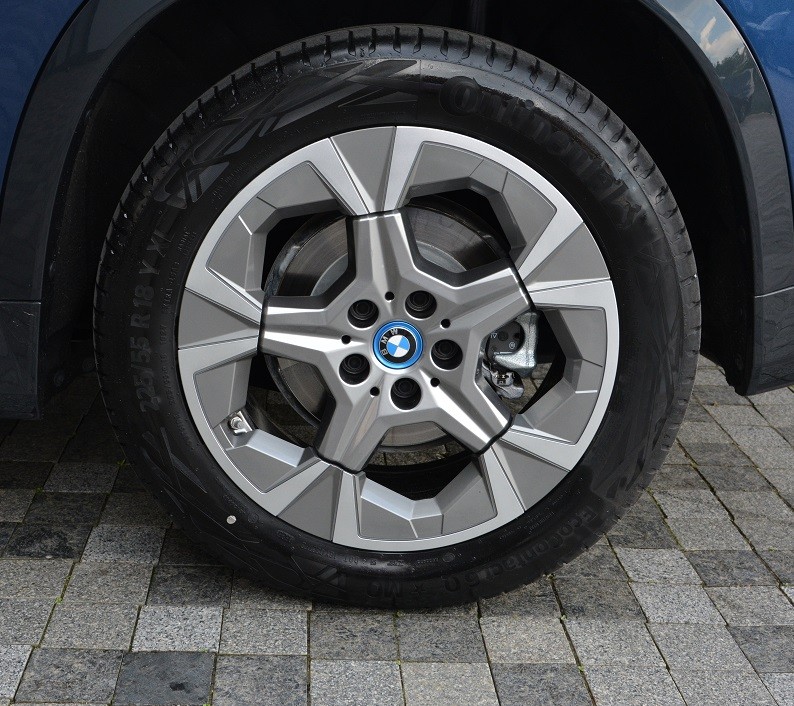 BMW iX1 xDrive30 8