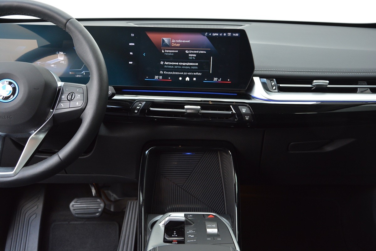 BMW iX1 xDrive30 6