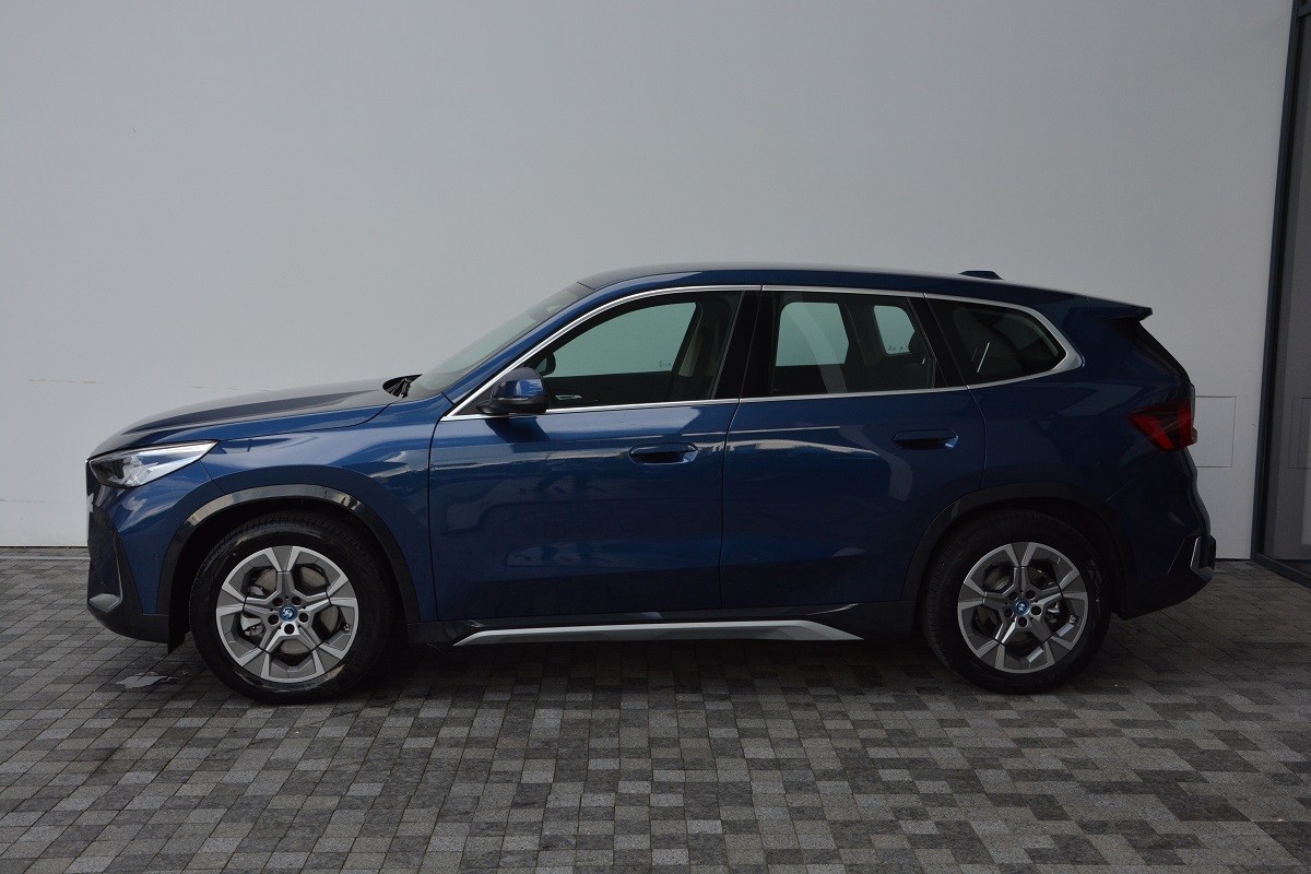 BMW iX1 xDrive30 1